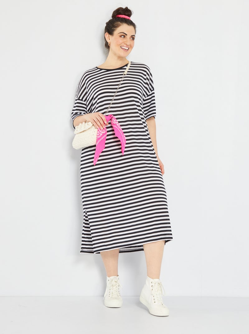 Vestido tipo t-shirt pelo joelho às riscas AZUL - Kiabi