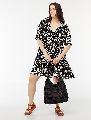 Vestido trapézio estampado com base com folhos