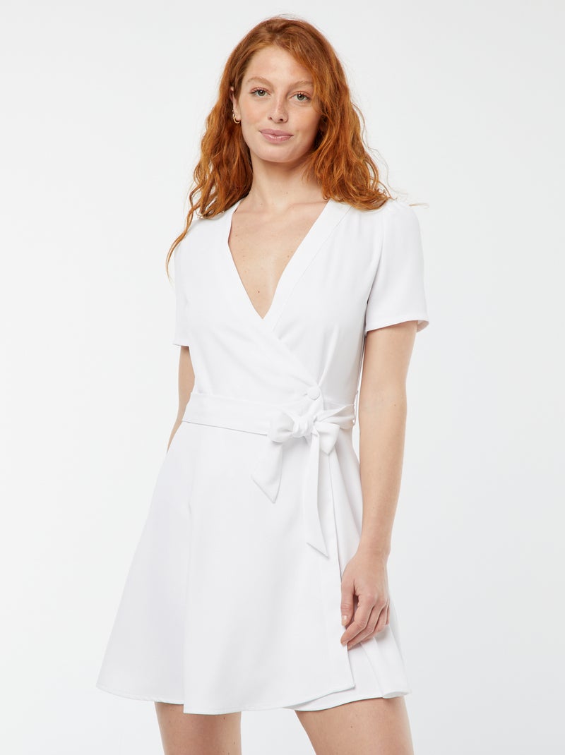 Vestido trespassado curto com decote cruzado Branco - Kiabi