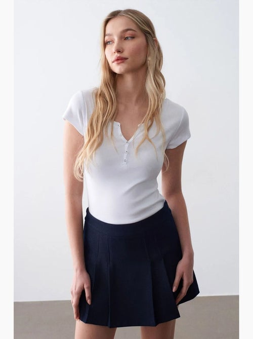 Women's t-shirt de algodão slim fit com decote em u dilvin - Kiabi Women's t-shirt de algodão slim fit com decote em u dilvin - Kiabi