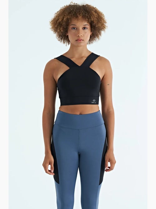 Women's top desportivo curto justo sem mangas com decote em v tommy - Kiabi Women's top desportivo curto justo sem mangas com decote em v tommy - Kiabi